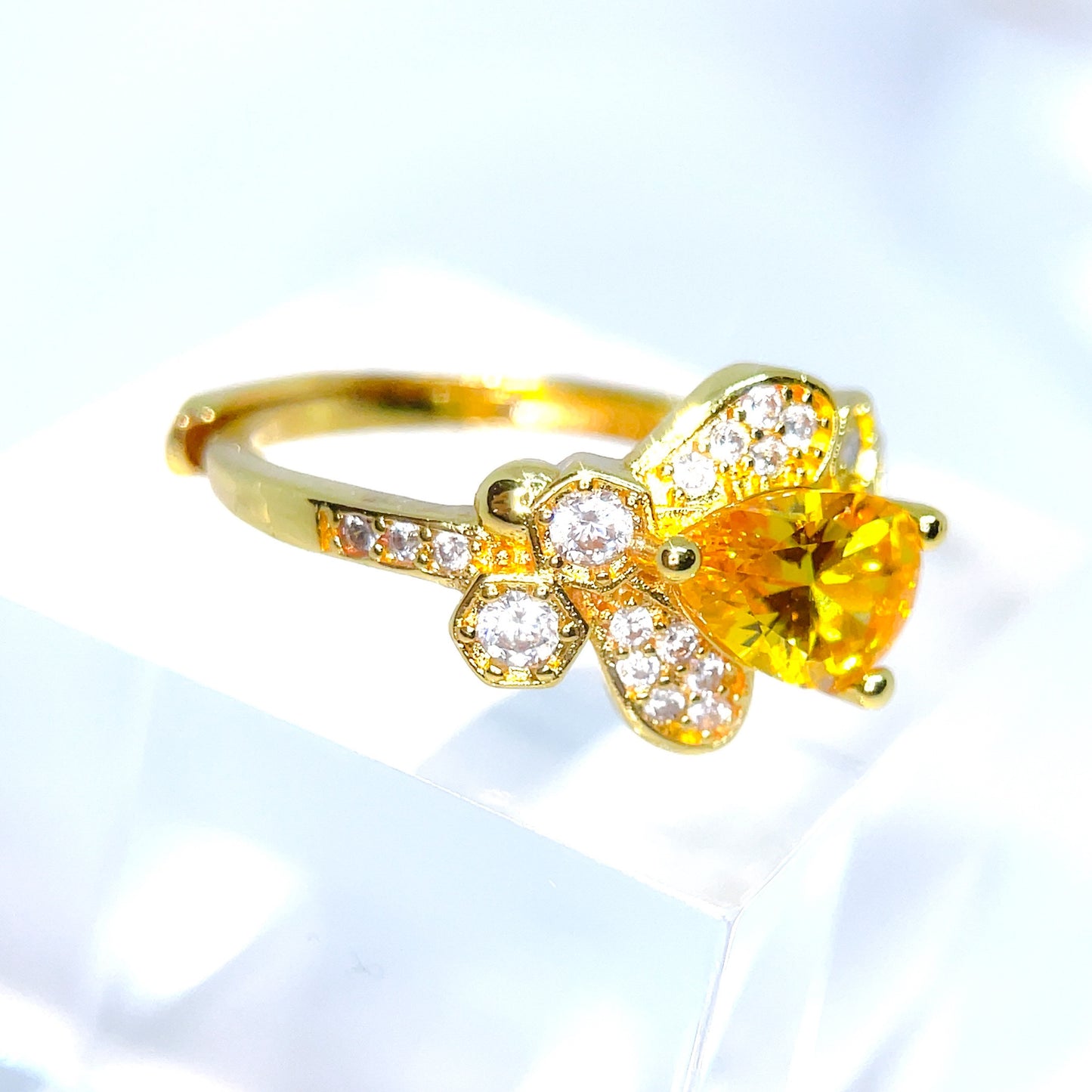 Honey bee ring