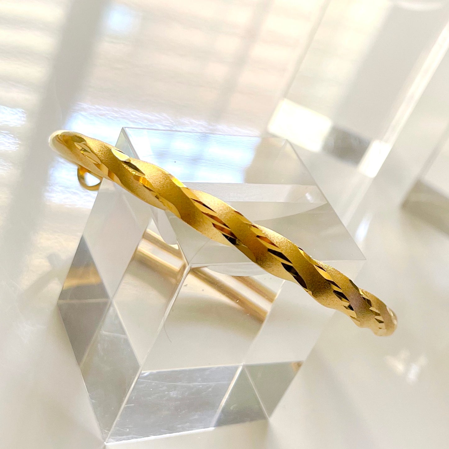 Starlight - Twisty Gold Bangle