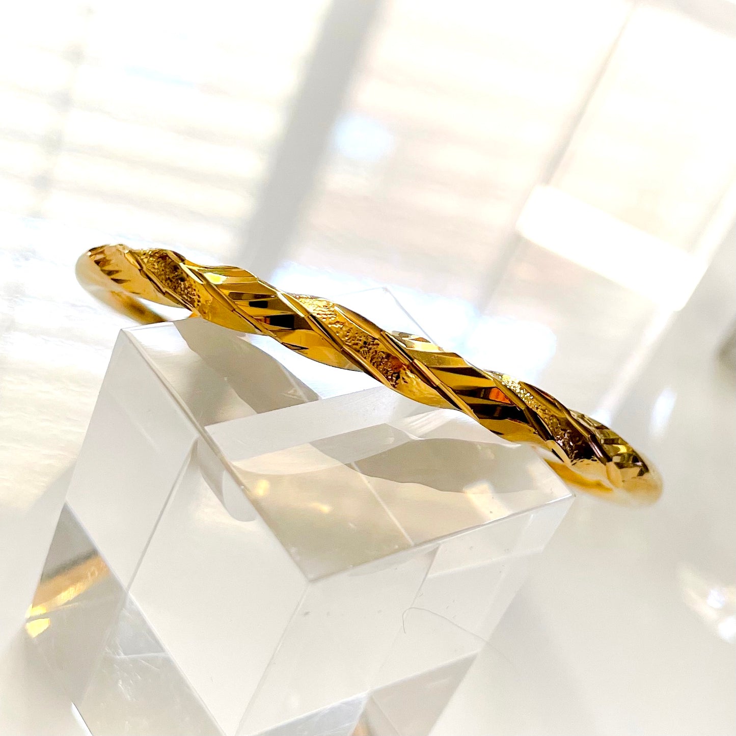 Waves of the Sea - Twisty Gold Bangle