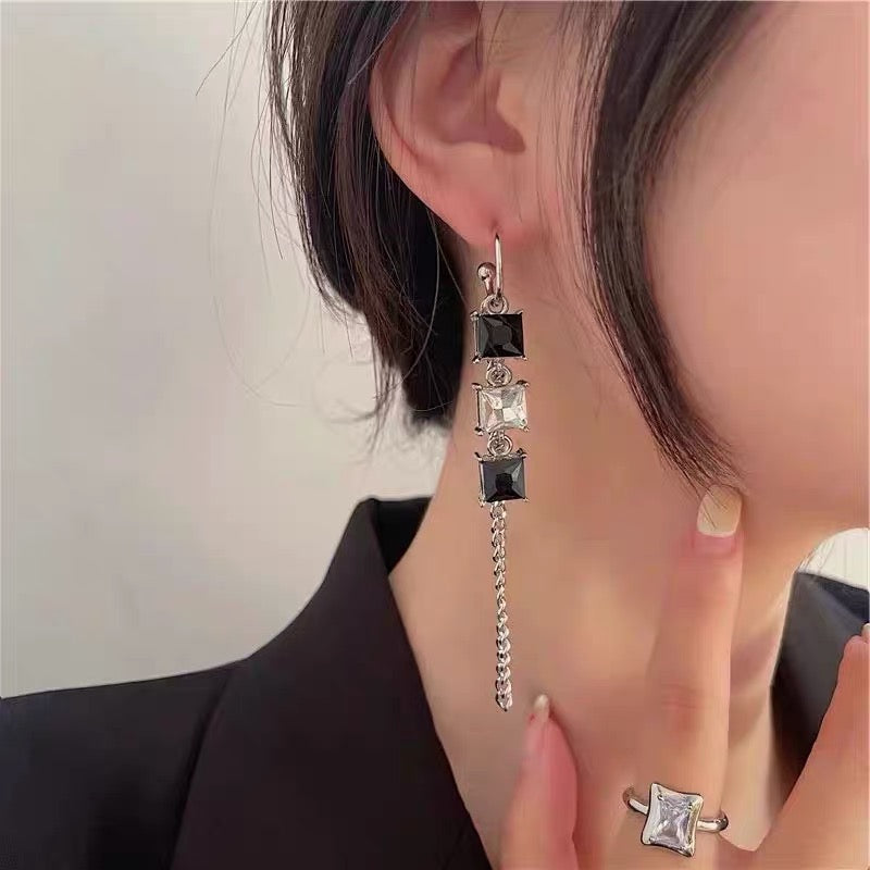 Cool Girl - Black & Silver Chain Earrings