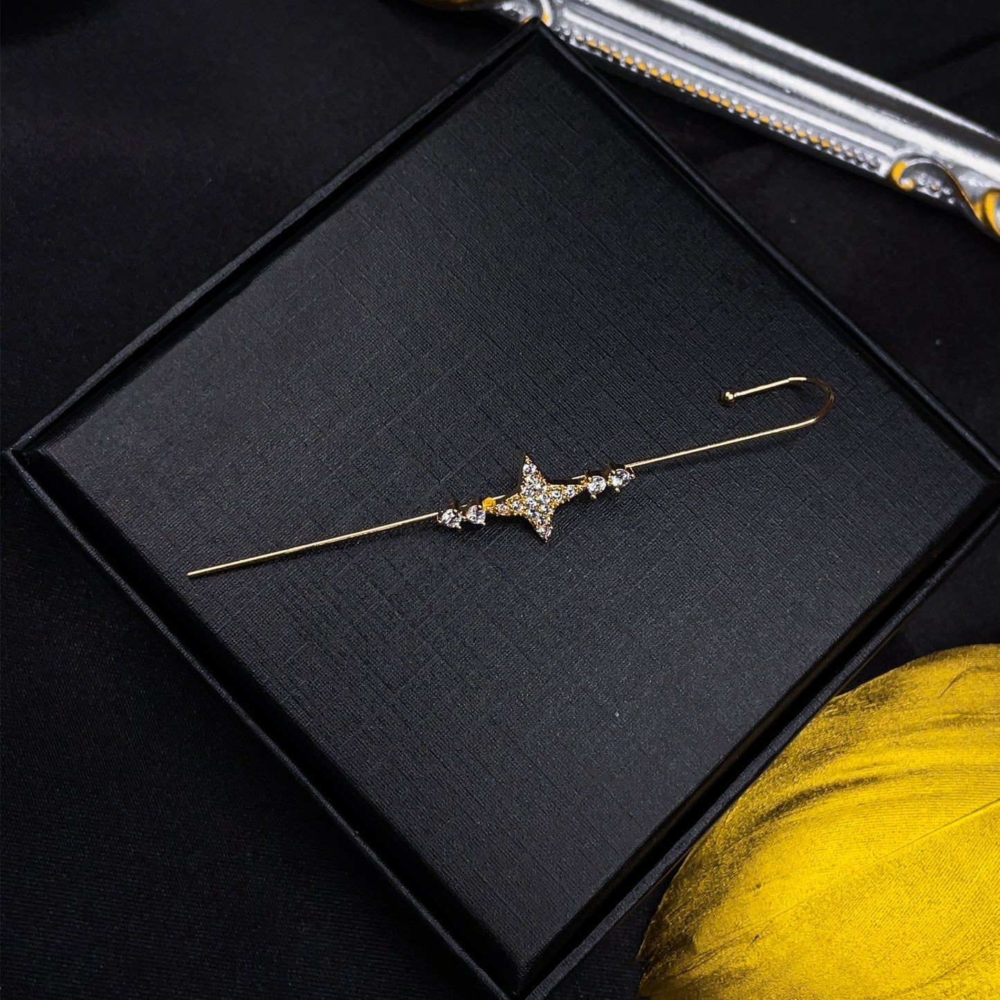 Crystal Star Ear Crawler Hook