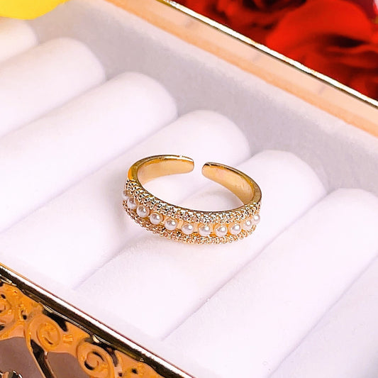 Sara - gold pearl ring