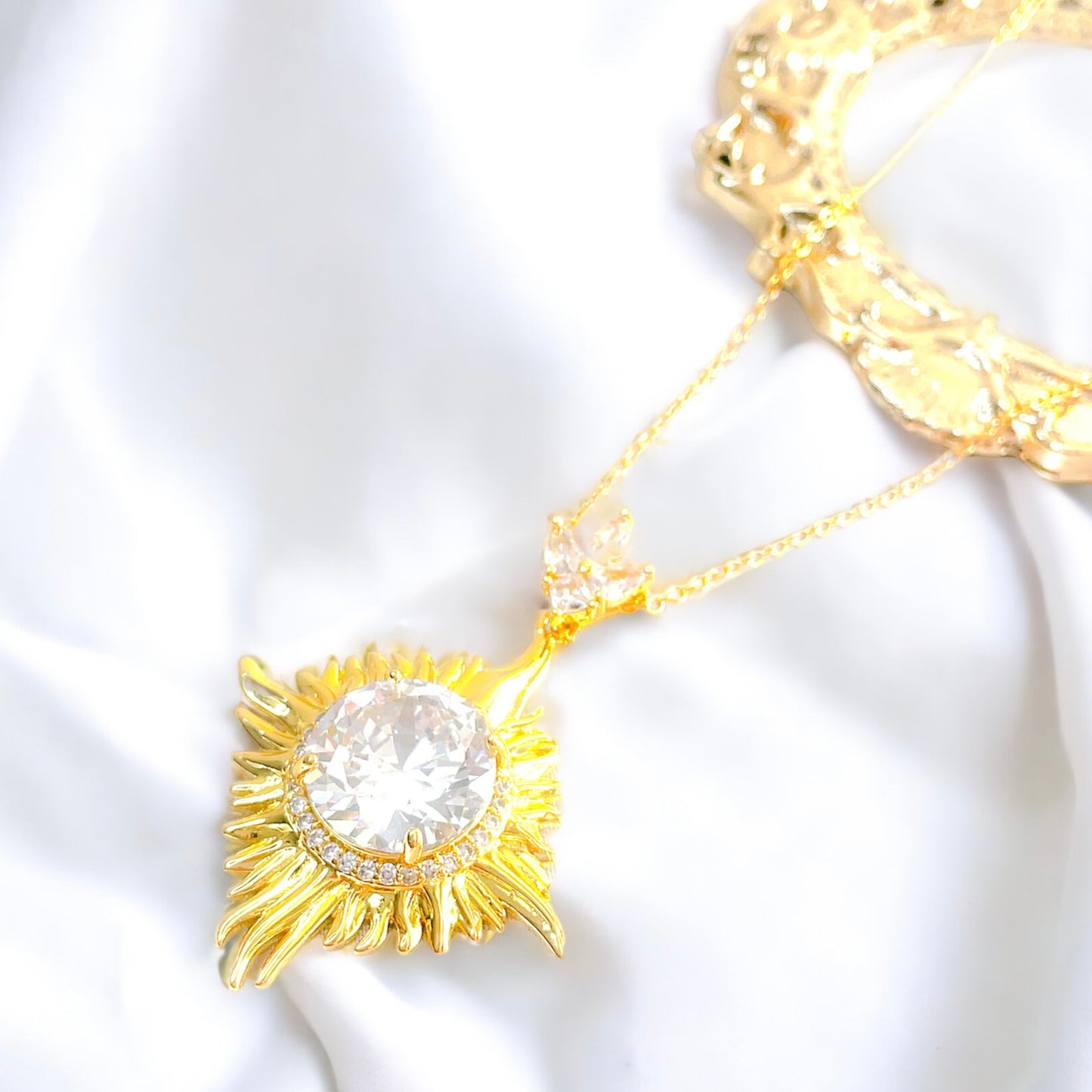 Dazzling Sun Necklace - Helios