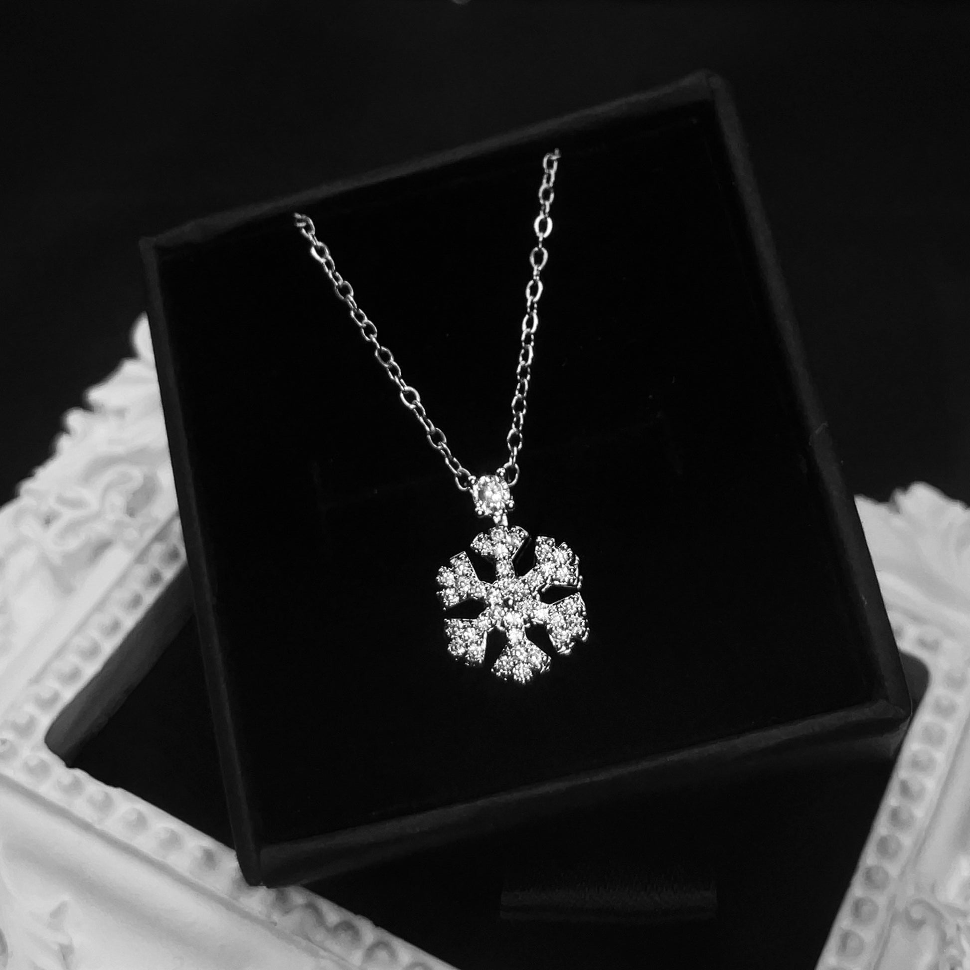 Fashion Dainty Snowflake Necklace with Birthstones, 925 Sterling Silver  Gold Christmas Gift Jewelry, Mother's Day Gift Winter Necklace Gift for Her  - China Necklace and Jewelry price | Made-in-China.com